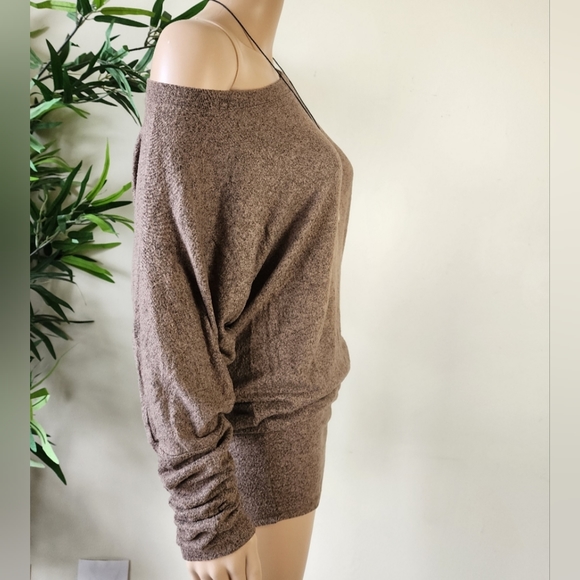 Boho Off shoulder Sweater top. - Picture 8 of 8